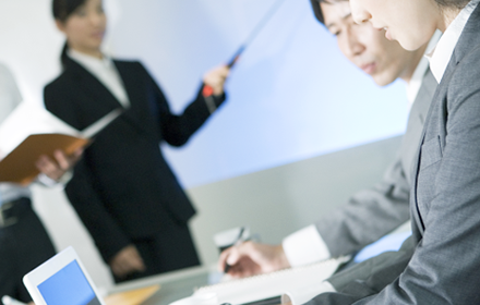 疲弊”する日本企業の営業チーム
